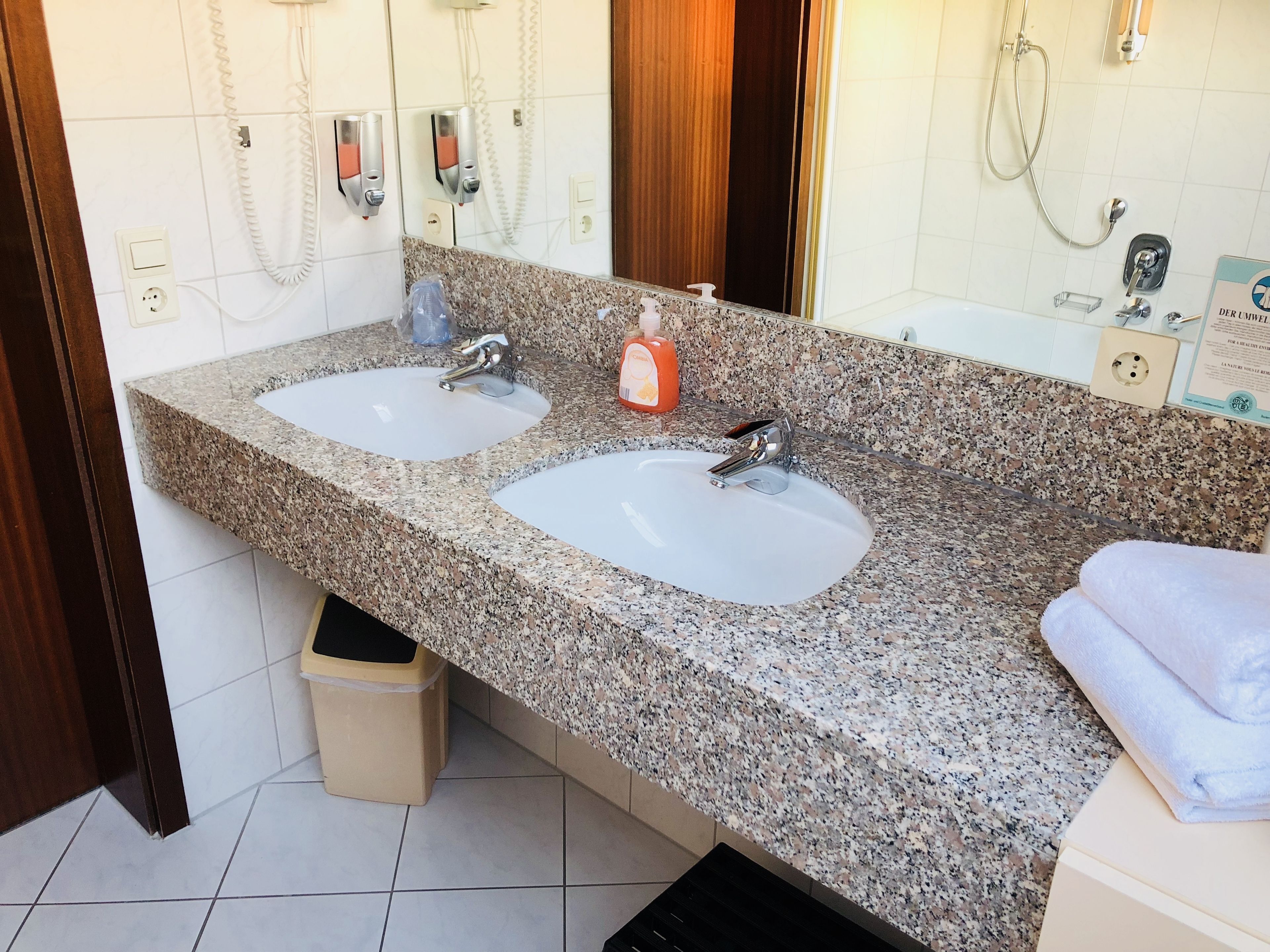 rainfall showerhead, free toiletries, hair dryer, towels