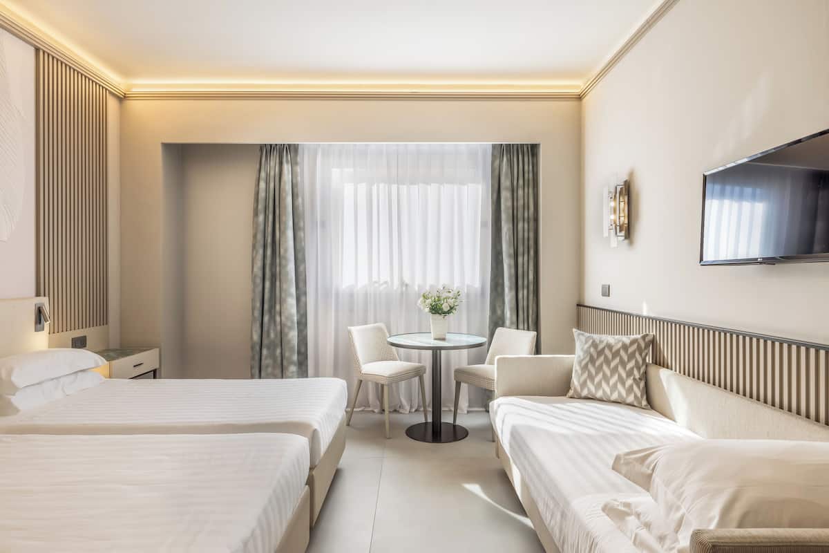 Tripla Exclusive | Biancheria da letto di alta qualità, copriletto in piuma, minibar