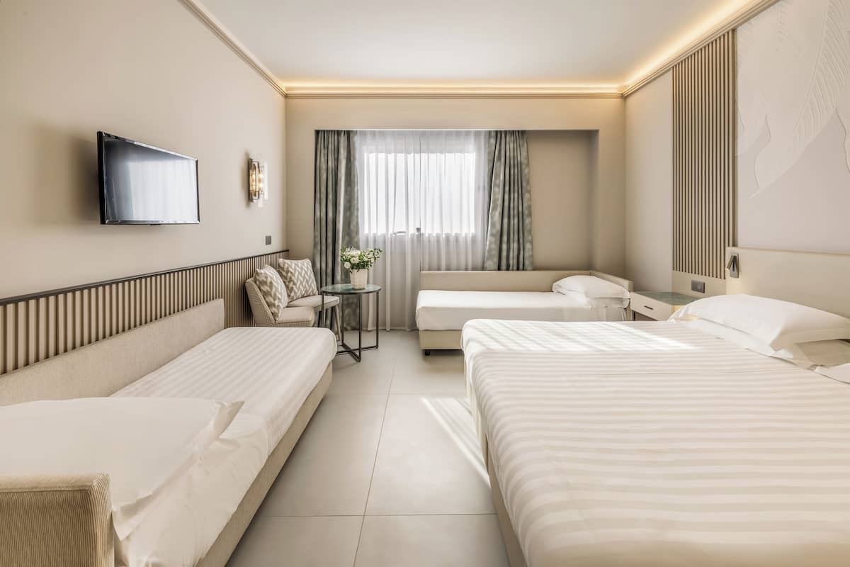 Quadrupla Exclusive | Biancheria da letto di alta qualità, copriletto in piuma, minibar