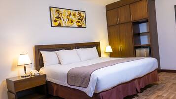 Hochwertige Bettwaren, Daunenbettdecken, Pillowtop-Betten, Minibar