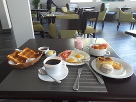 Desayuno buffet incluido todos los días 