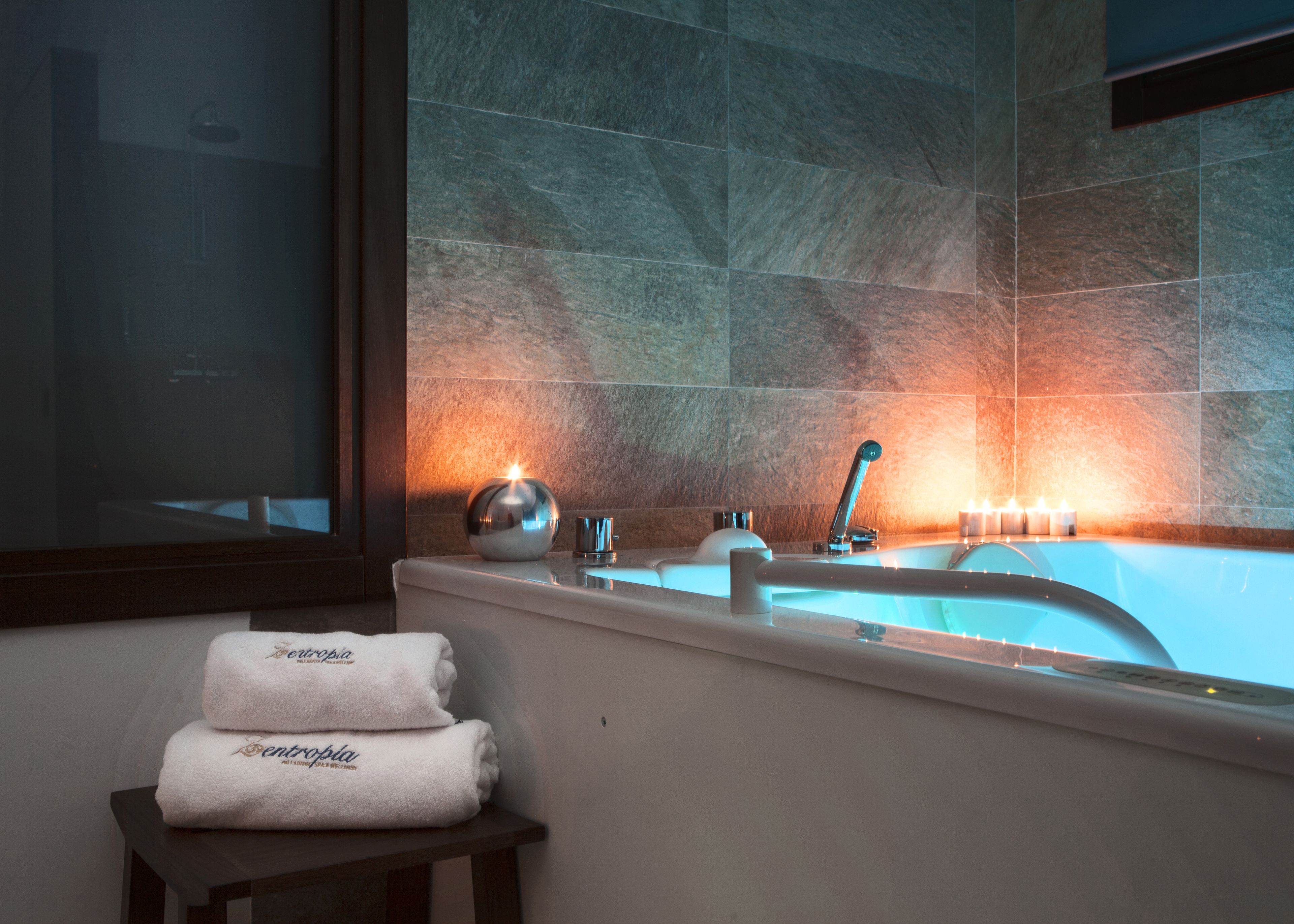 sauna, hot tub, steam room, turkish bath/hammam, body treatments