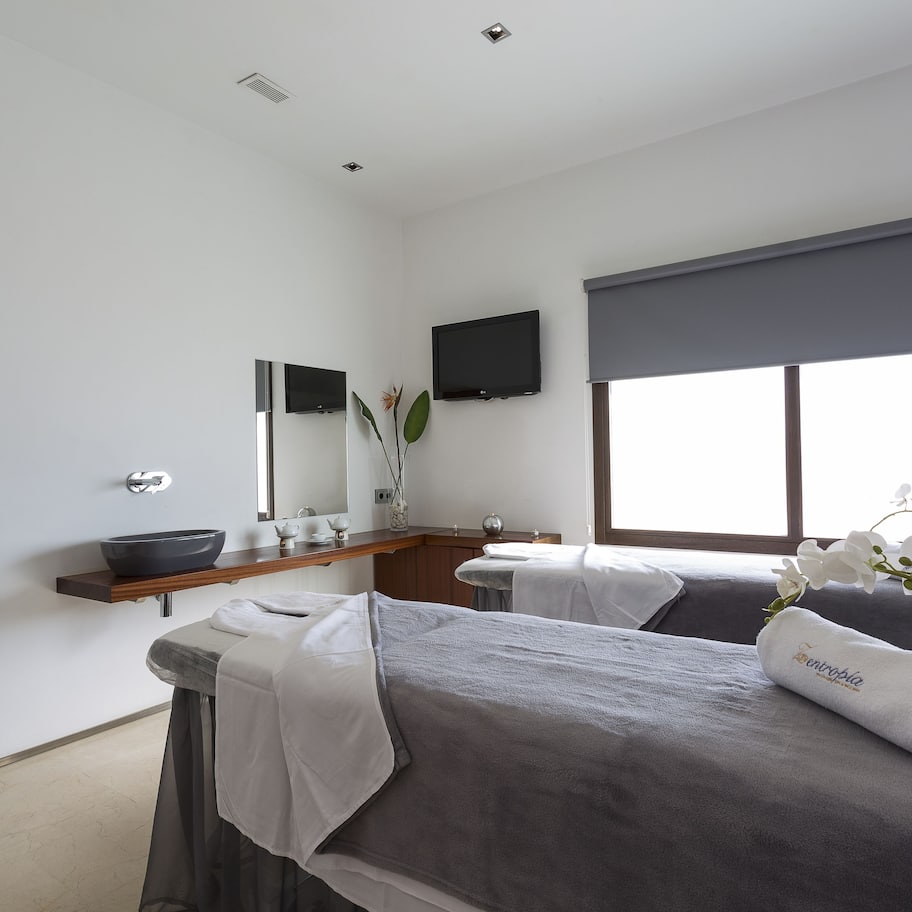 Sauna, hot tub, steam room, Turkish bath, body treatments, body scrubs