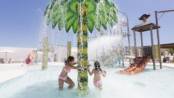4 outdoor pools, open 10:00 AM to 6:00 PM, pool umbrellas, pool loungers