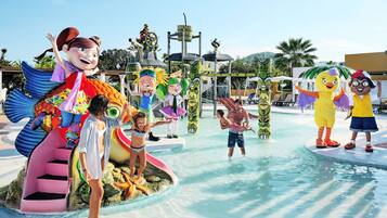 4 outdoor pools, open 10:00 AM to 6:00 PM, pool umbrellas, sun loungers