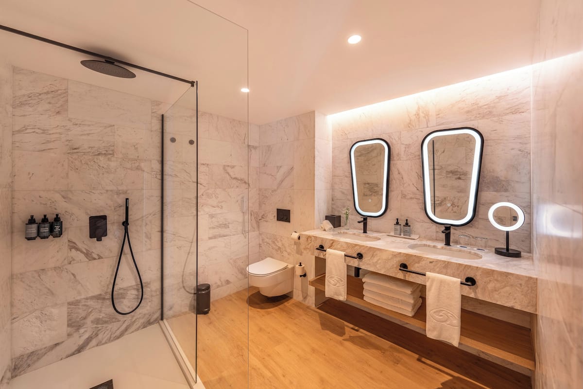 superior suite (panoramic sea view) | bathroom | shower, rainfall showerhead, free toiletries, hair dryer