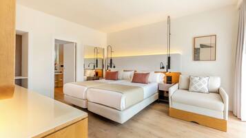 Suite, uitzicht op tuin | Luxe beddengoed, bedden met traagschuimmatras, een minibar