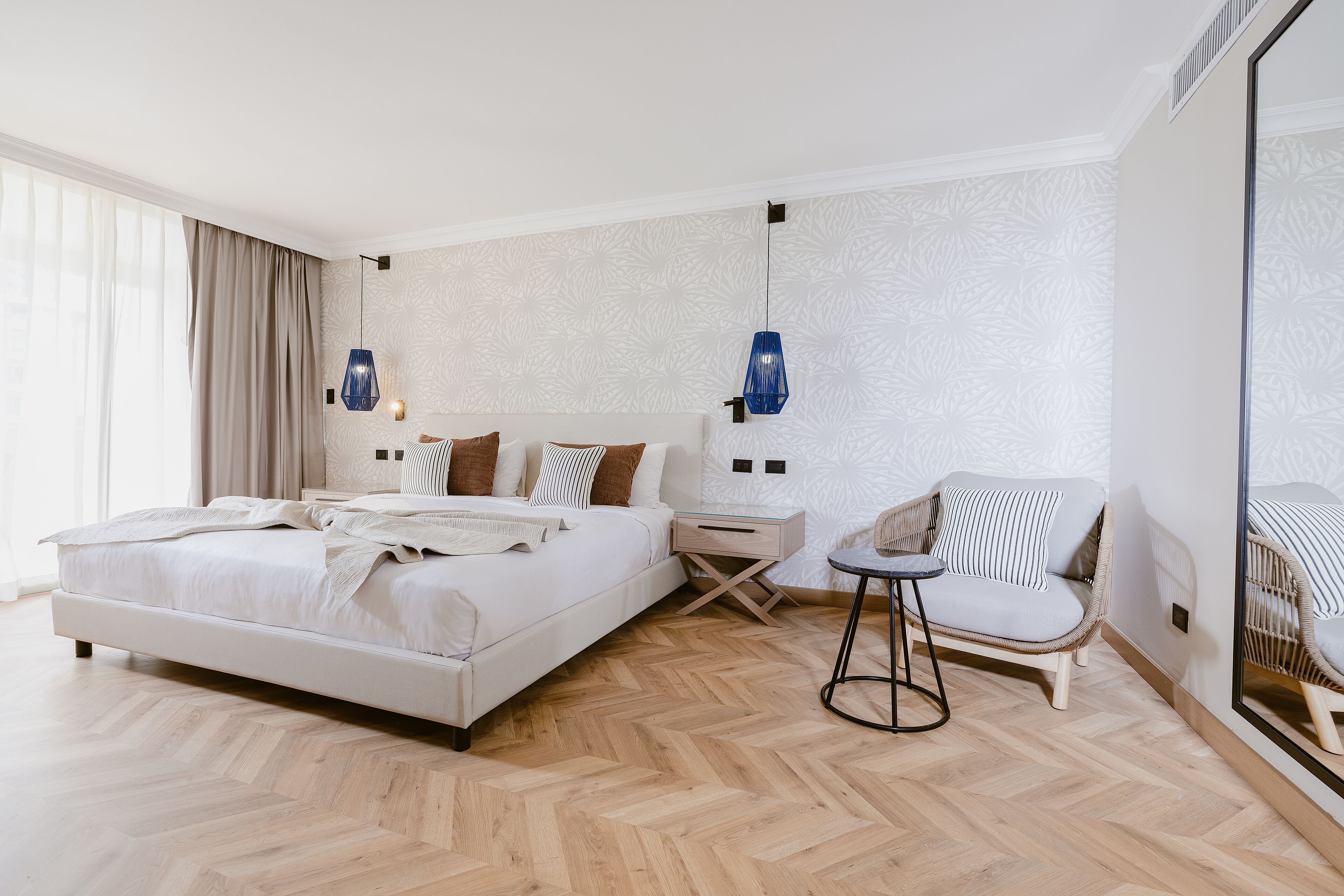 Minibar, coffres-forts dans les chambres, décoration personnalisée