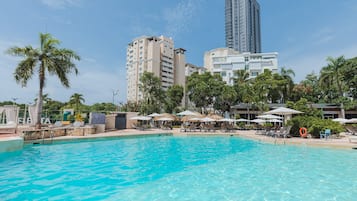 2 outdoor pools, free pool cabanas, pool umbrellas