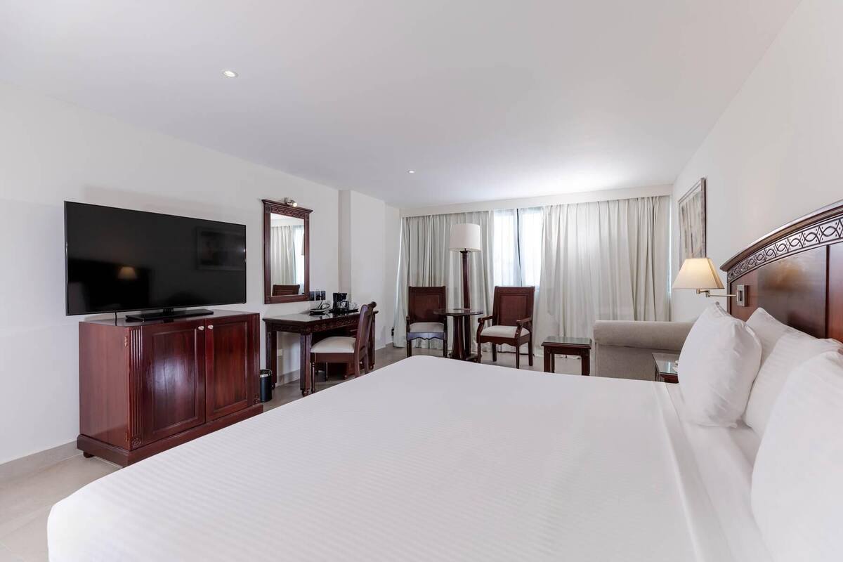Minibar, in-room safe, desk, laptop workspace