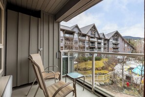 Enjoy the view from this balcony with a glass railing, perfect for taking in the sights of the surrounding cityscape.
