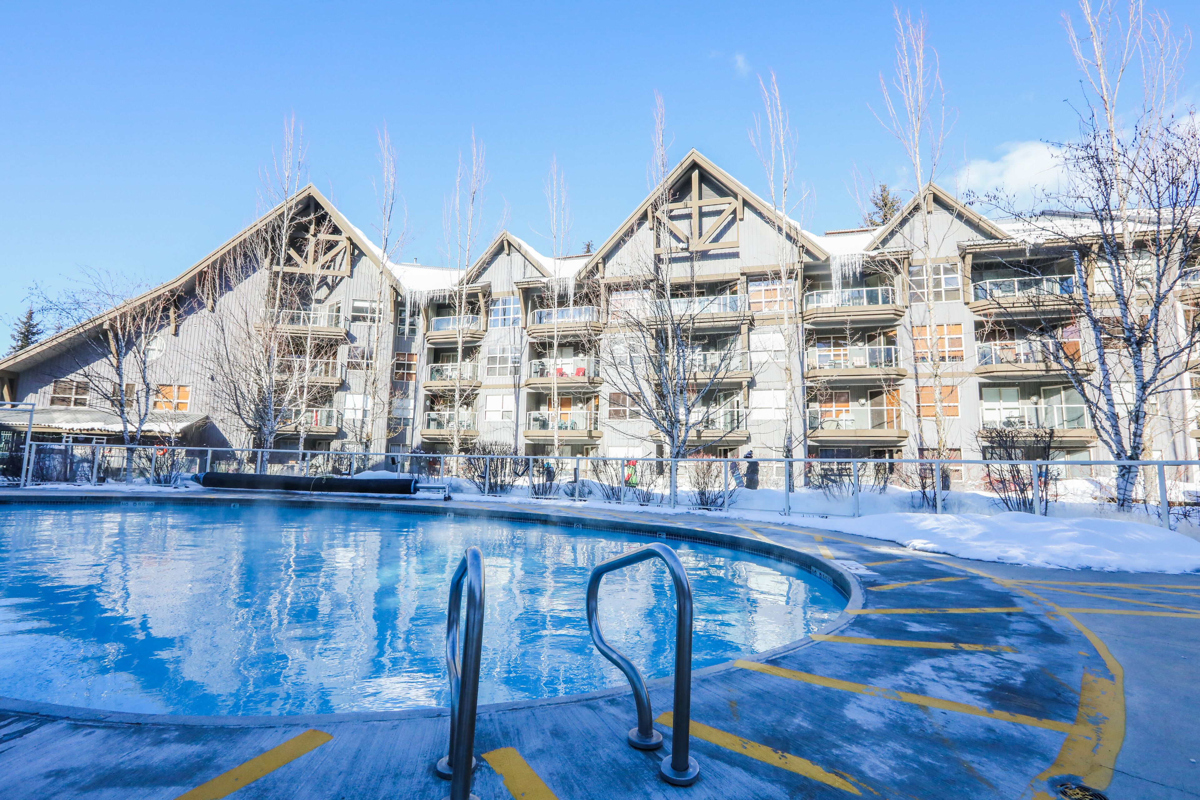 Outdoor pool, open 2:00 PM to 10:00 PM, pool loungers