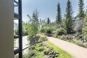 Garden view - The Ironwood (Whistler)