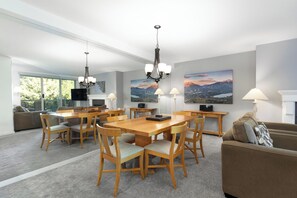 Appart'hôtel Familial, 3 chambres (Unit 311) | Salle à manger