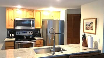 Townhome, 3 Bedrooms with Balcony (Unit 20) | Private kitchen | Full-sized fridge, microwave, oven, stovetop