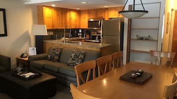 Townhome, 3 Bedrooms with Balcony (Unit 40) | Dining room