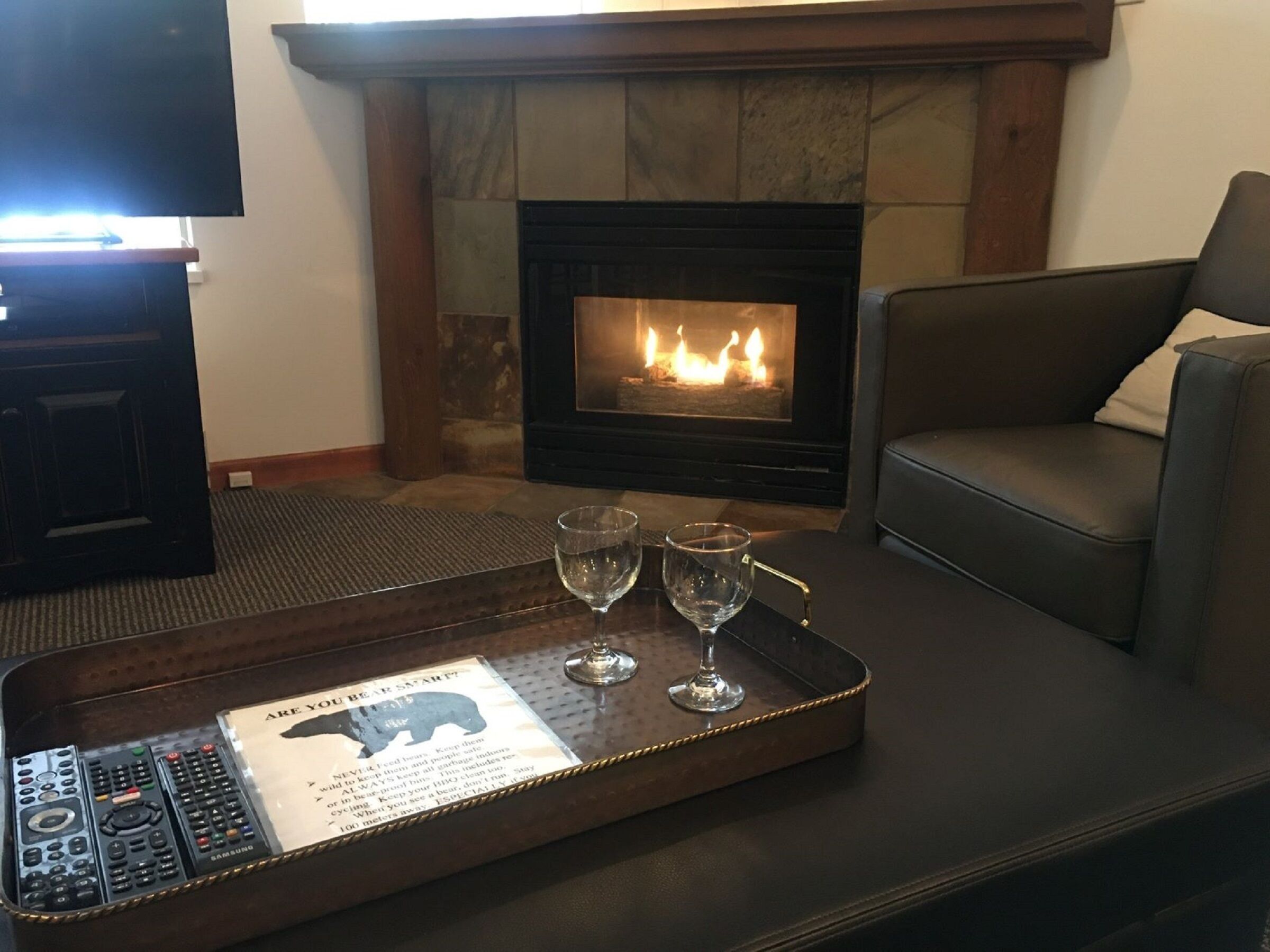 Casa de ciudad, 3 habitaciones (Unit 40) | Área de sala de estar | Televisión, chimenea y reproductor de DVD 