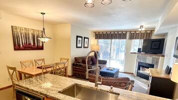 Deluxe Townhome, 2 Bedrooms, Patio (Unit 31) | Private kitchen | Full-sized fridge, microwave, oven, stovetop
