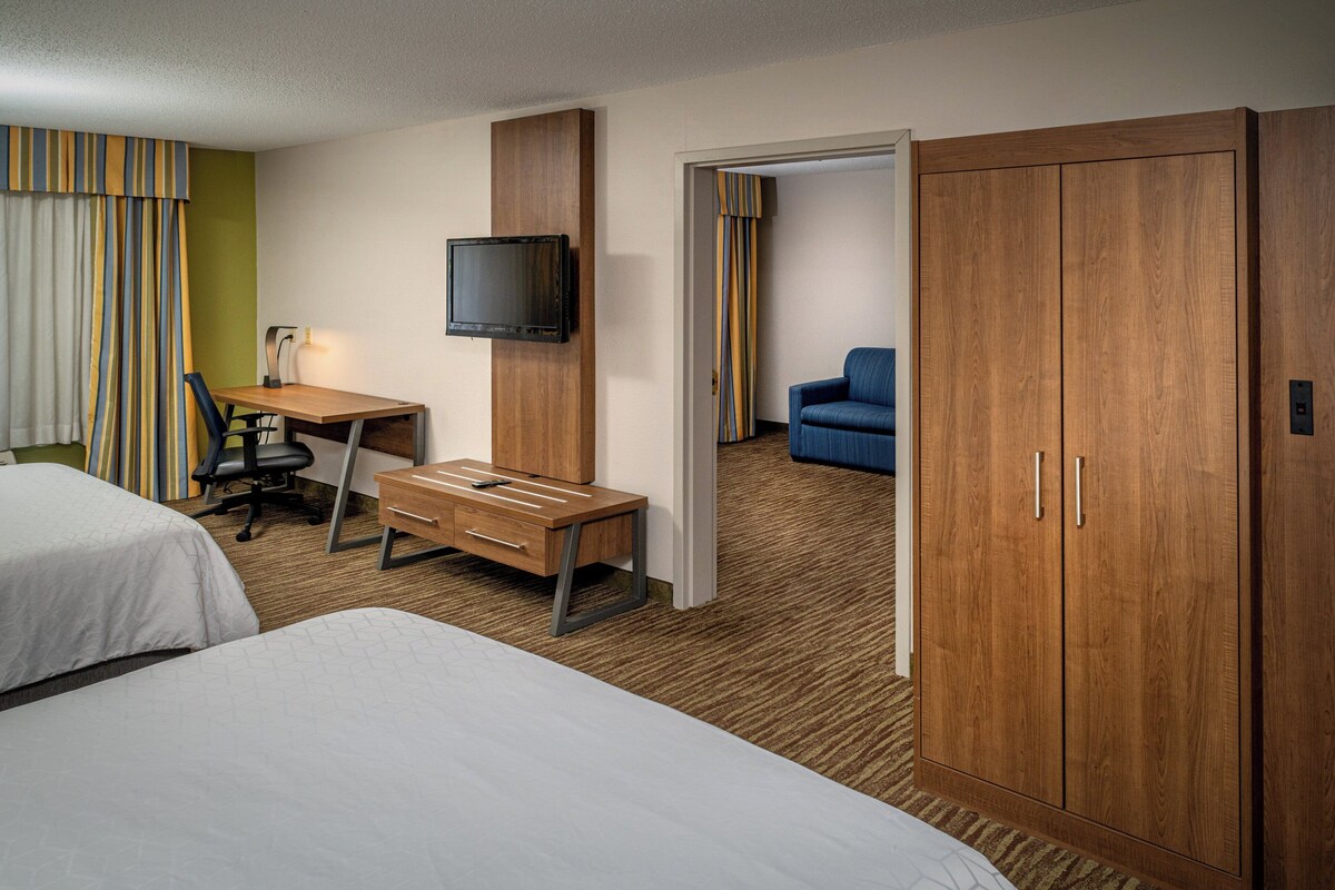 Suite, 2 queensize-senger | Skrivebord, blendingsgardiner, strykejern/-brett og wi-fi (inkludert)