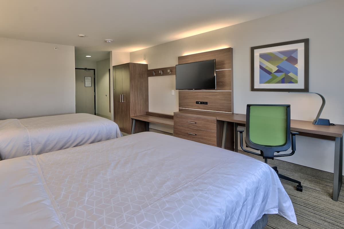 Standard Room, 2 Queen Beds | Room amenity