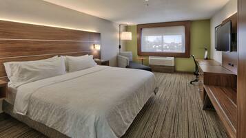 Standard Room, 1 King Bed | In-room safe, desk, laptop workspace, iron/ironing board