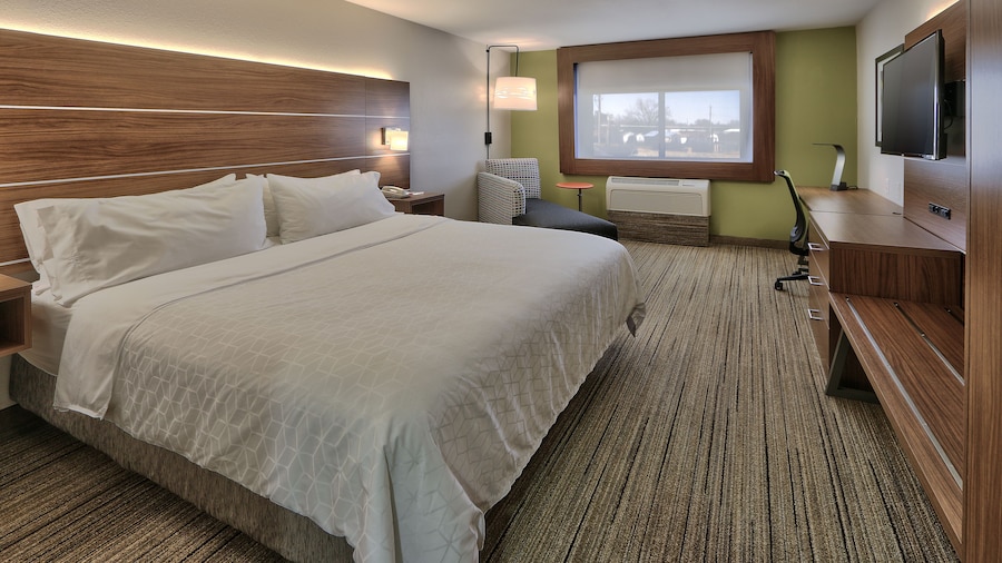 Holiday Express & Suites Portales by IHG