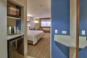 Quarto standard, 1 cama King | Cofres nos quartos, escrivaninha, espaço de trabalho para notebook