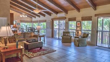 En 32-tommers Flatskjerm-TV med Parabol-TV samt TV