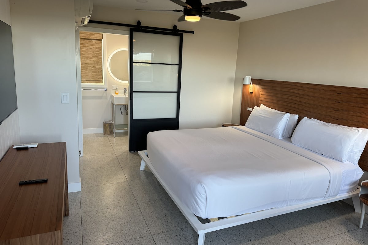 3 bedrooms, premium bedding, pillowtop beds, individually decorated