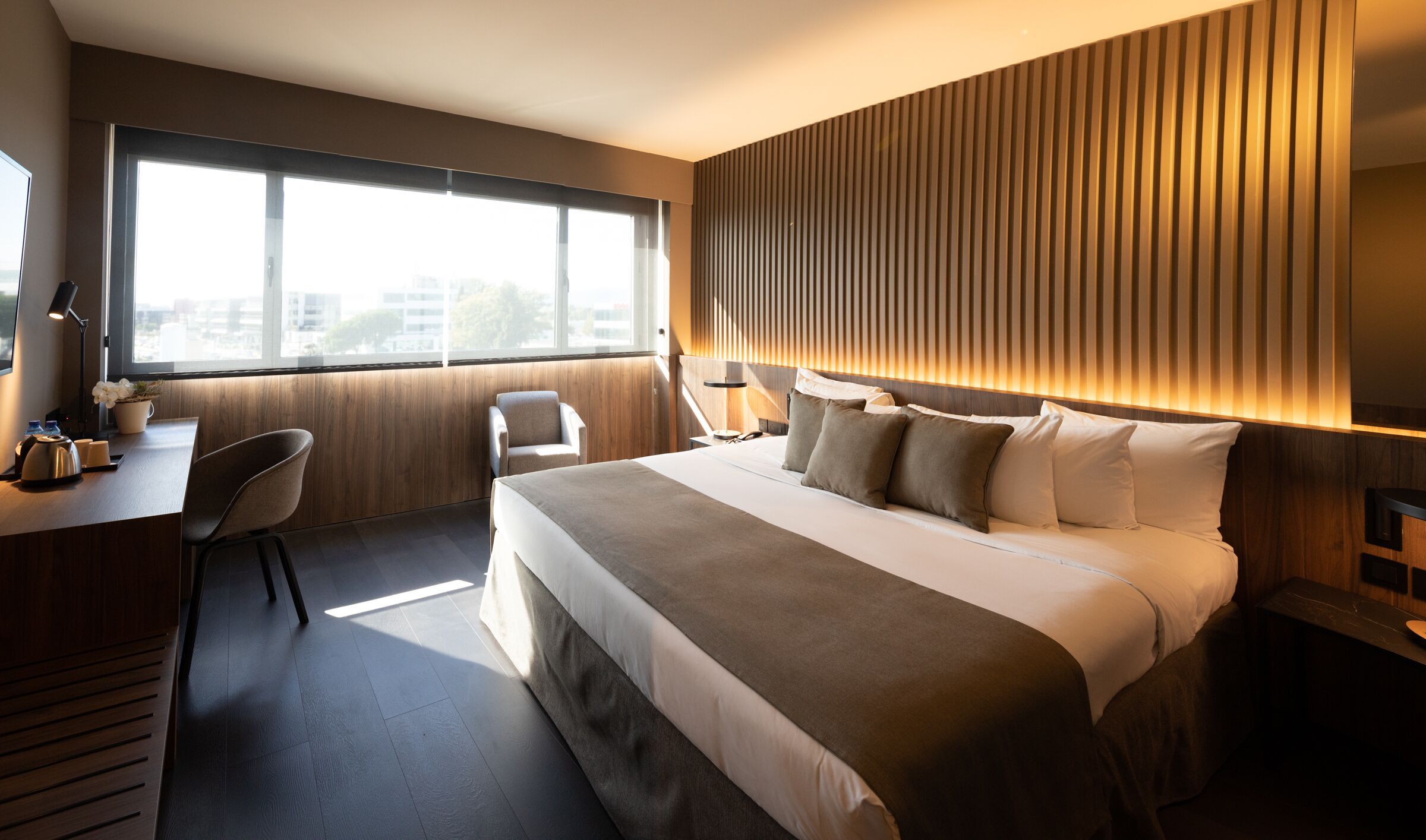 Premium bedding, in-room safe, desk, blackout curtains