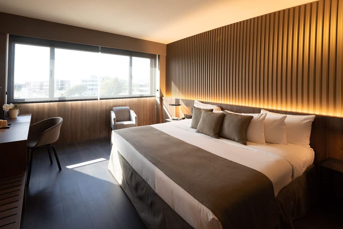 1 bedroom, premium bedding, in-room safe, desk