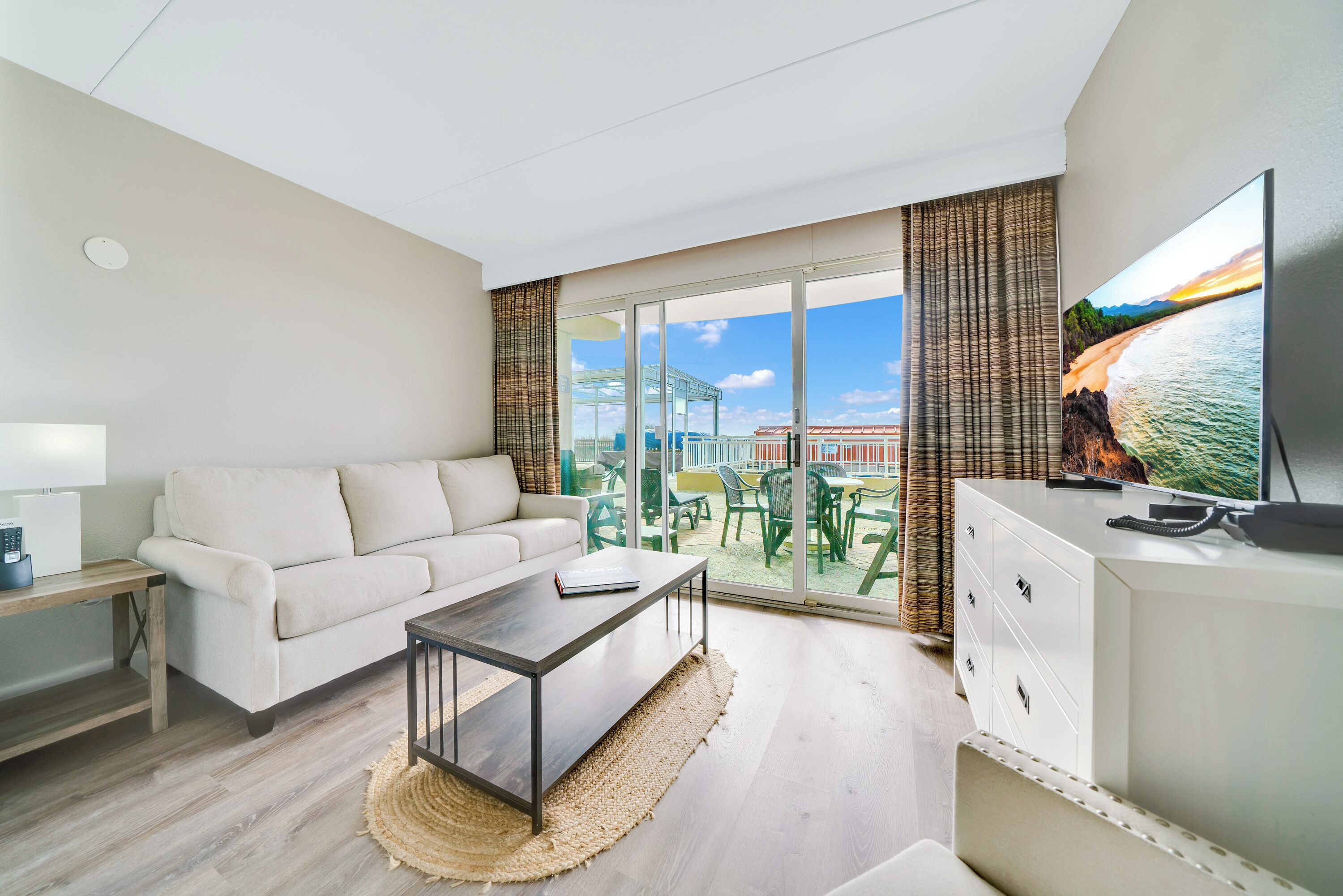 King Room (Patio Level) | In-room safe, free cribs/infant beds, bed sheets