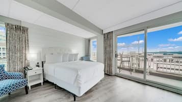 Queen Room (Opens to Harry's Rooftop) | In-room safe, free cribs/infant beds, bed sheets