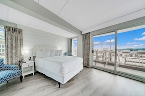 Queen Room (Opens to Harry's Rooftop) | In-room safe, free cribs/infant beds, bed sheets - Montreal Beach Resort (Cape May)