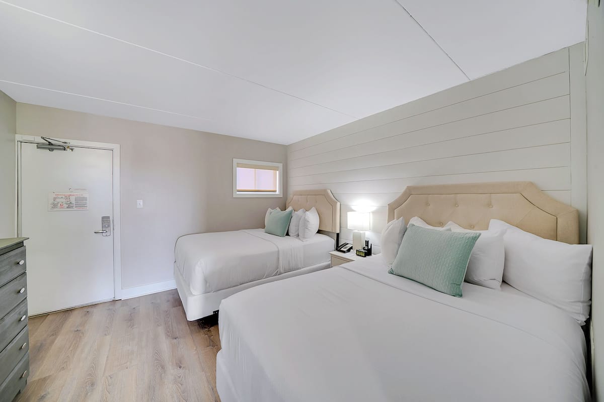 Caja de seguridad en la habitación, cunas gratuitas y ropa de cama