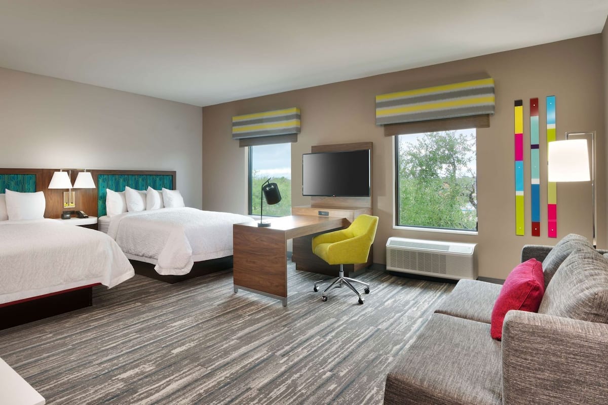 Premium bedding, in-room safe, blackout drapes, soundproofing
