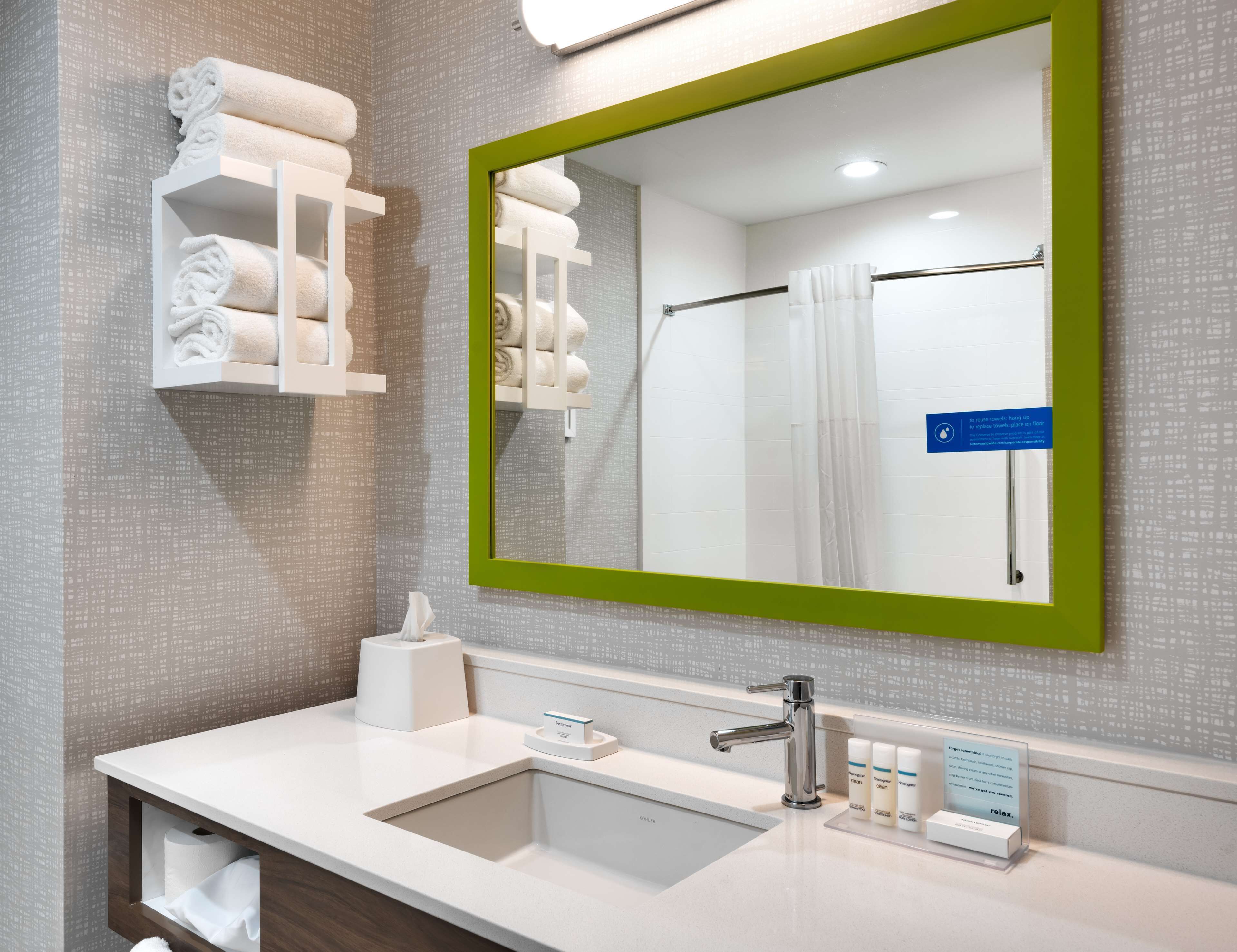 combined shower/bathtub, free toiletries, hair dryer, towels