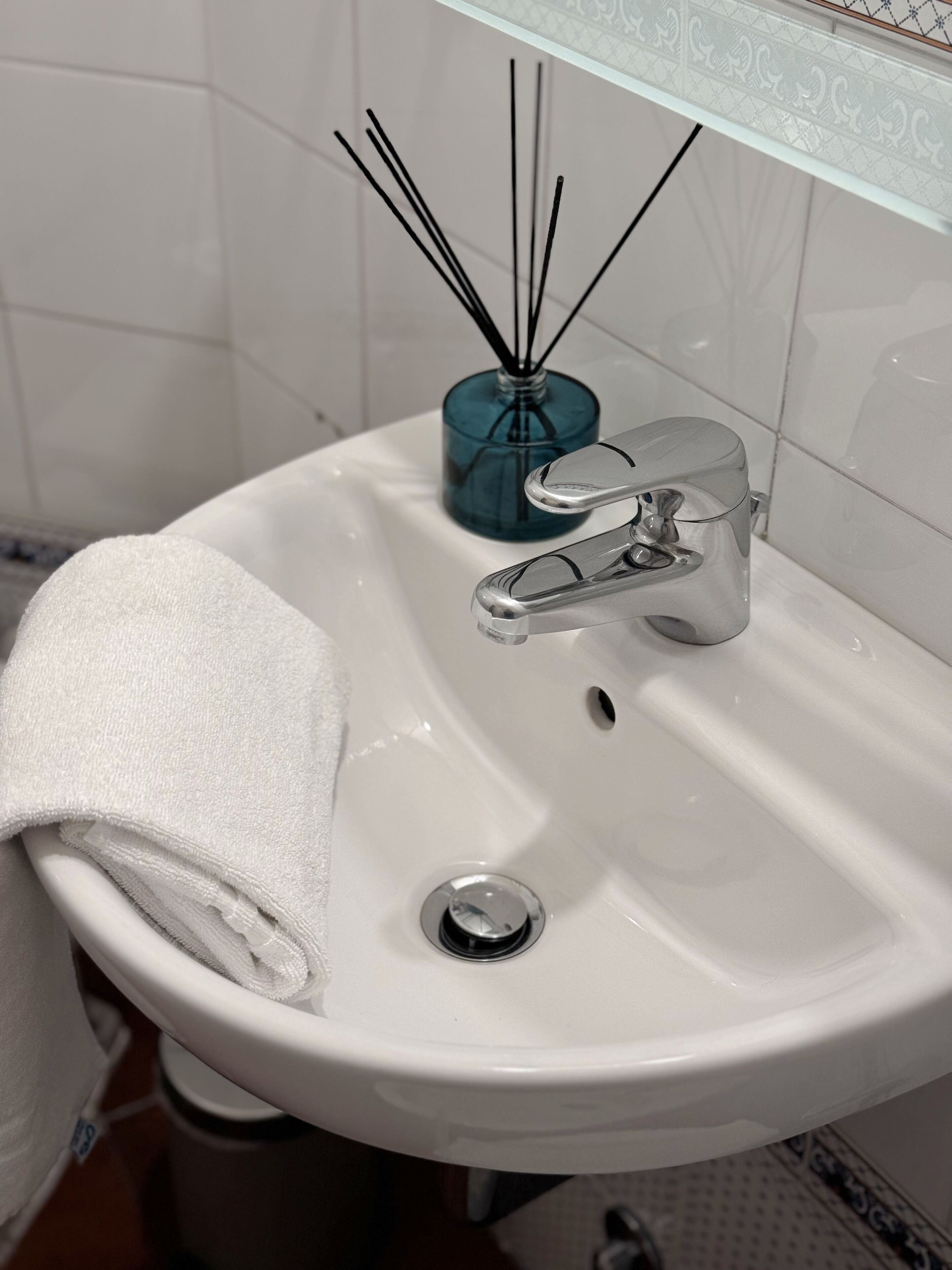 classic single room | bathroom | deep-soaking bathtub, rainfall showerhead, free toiletries, hair dryer