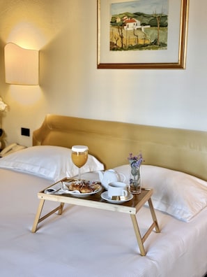 Executive Double Room | In-room dining - Hotel Relais Il Cestello (Florence)