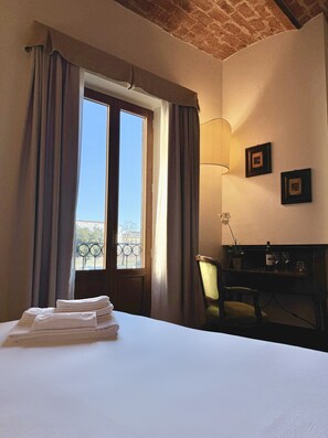 Minibar, coffres-forts dans les chambres, ameublement personnalisé