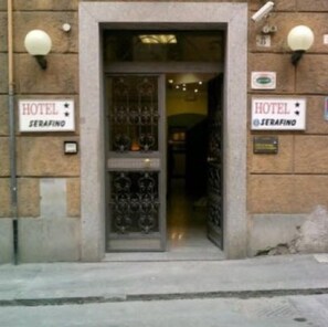 A hotel entrance with a metal gate and two signs reading "HOTEL SERAFINO". - Hotel Serafino (Genoa)