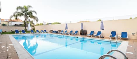 Piscine extérieure (ouverte en saison)