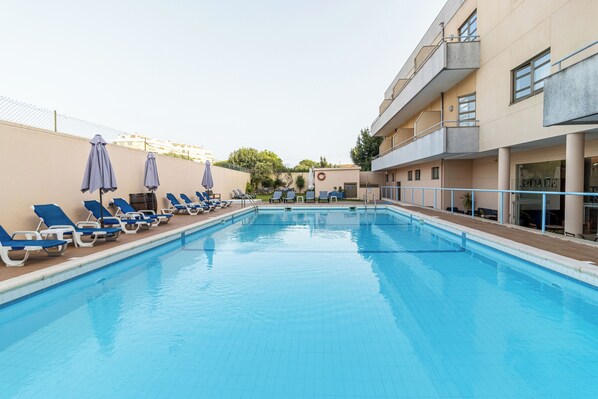 Piscine extérieure (ouverte en saison)