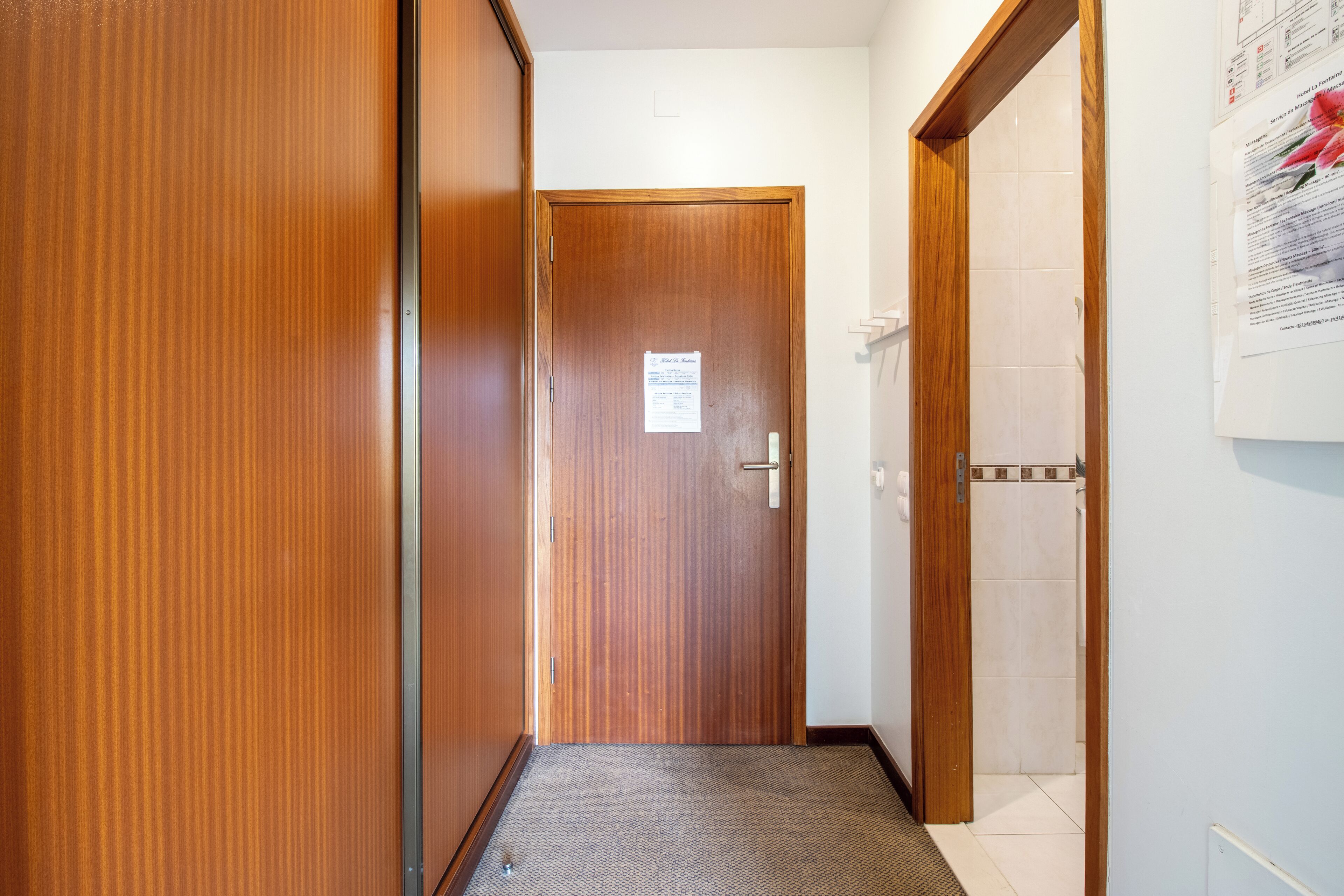 hypo-allergenic bedding, minibar, desk, soundproofing