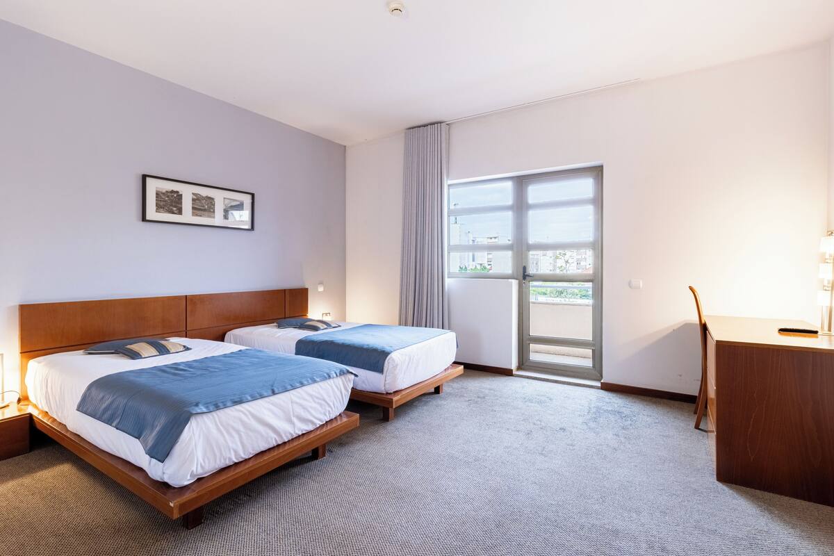 Hypo-allergenic bedding available, minibar, desk, soundproofing