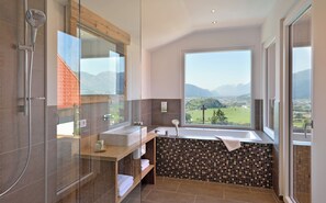 Penthouse, Mountain View | Bathroom - Hotel Panorama Royal (Bad Haering)