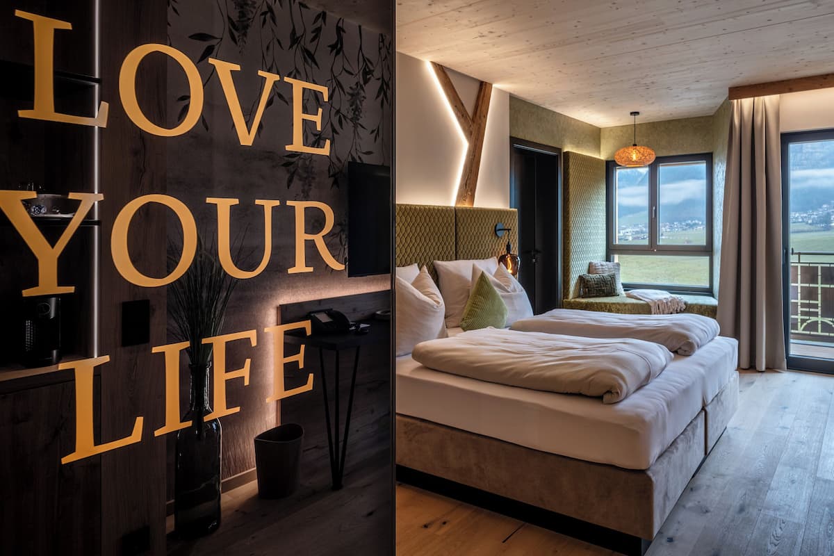 Double Room, Mountain View | 1 bedroom, premium bedding, minibar, in-room safe