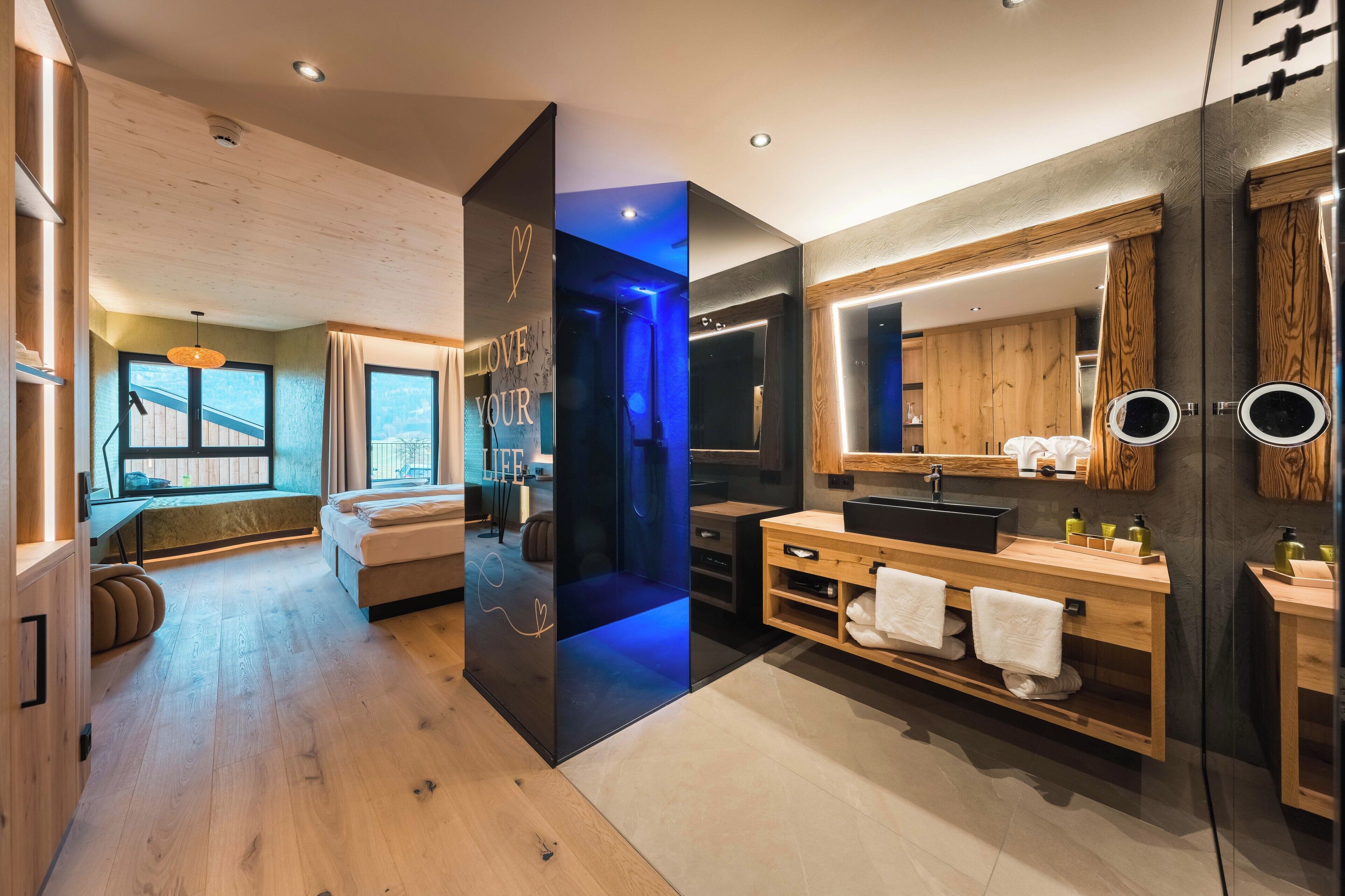 Habitación doble, vistas a la montaña | 1 dormitorio, ropa de cama de alta calidad, minibar y caja fuerte