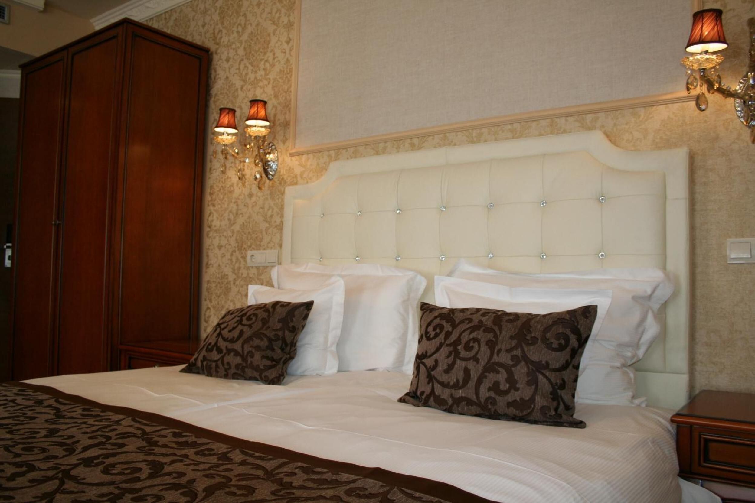 minibar, in-room safe, desk, free wifi