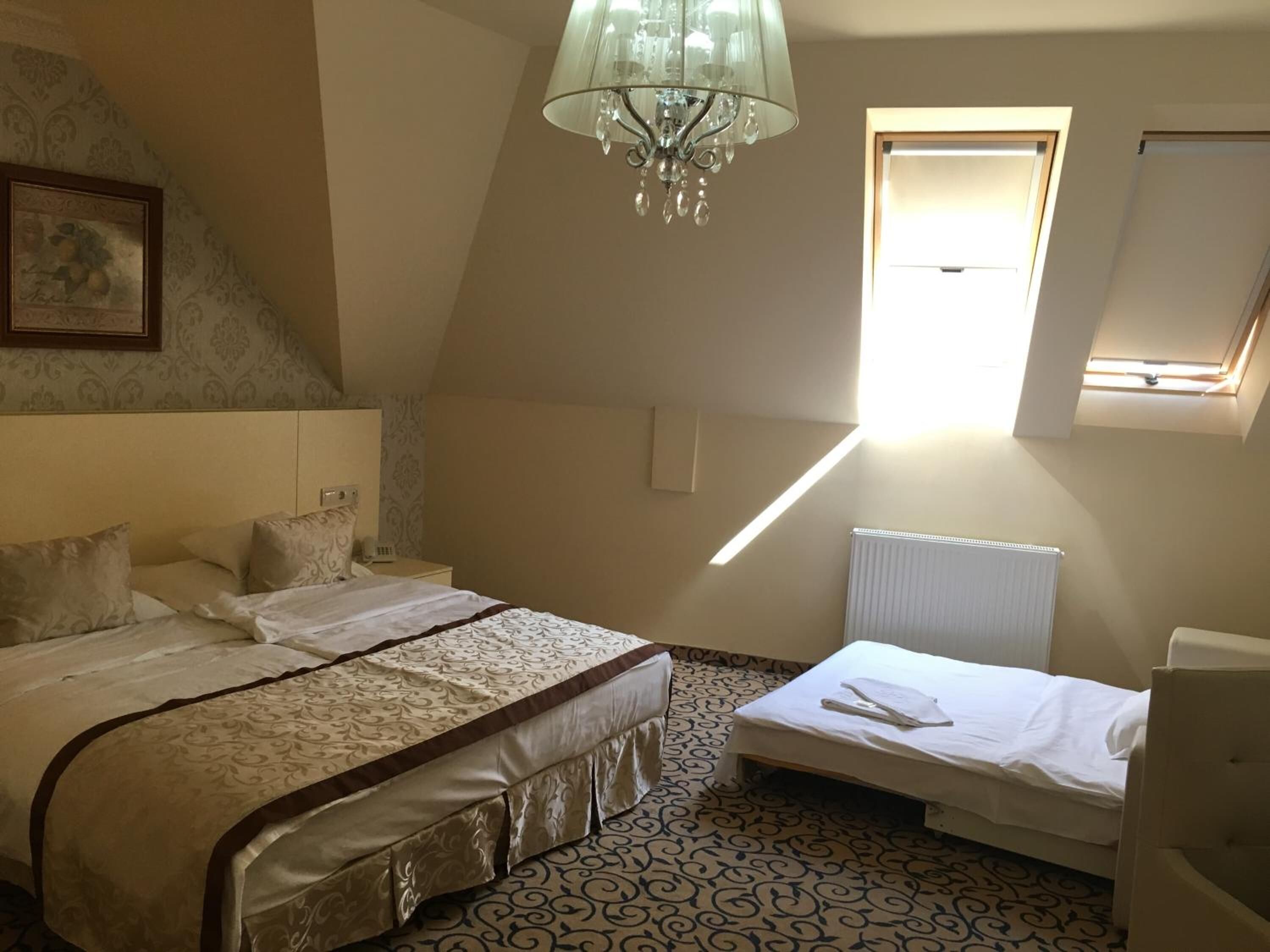 minibar, in-room safe, desk, free wifi